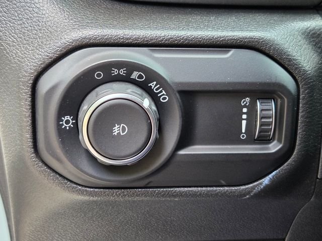 Used 2023  Jeep Sport S image 26