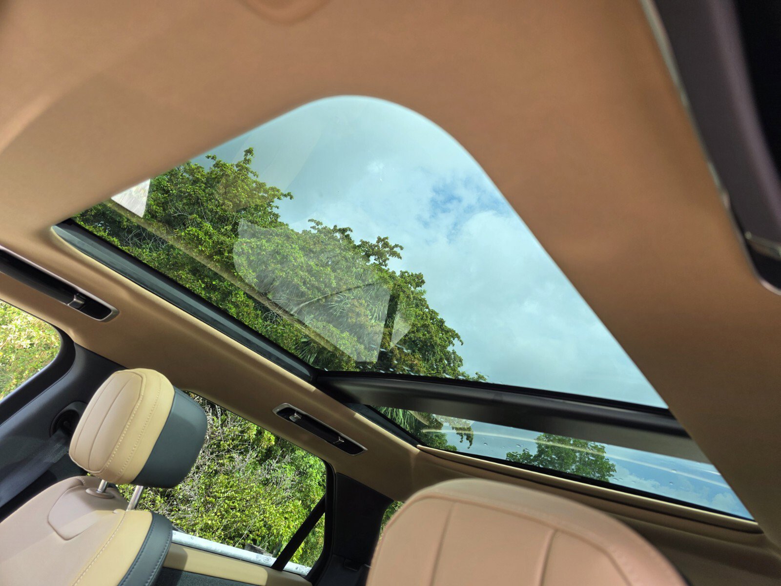 New 2026 Giola Green Land Rover Dynamic SE image 13