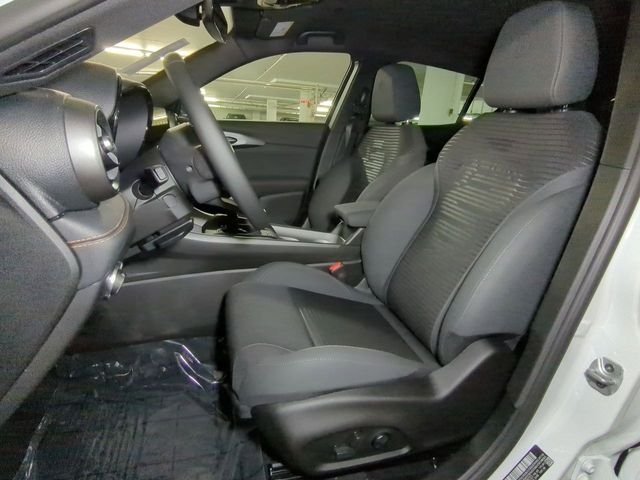New 2025 Milano White Exterior Paint Alfa Romeo Base image 13