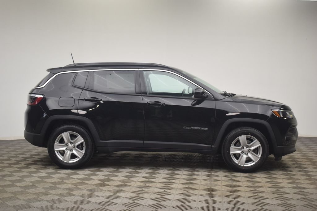 Used 2022 Black Jeep Latitude image 9