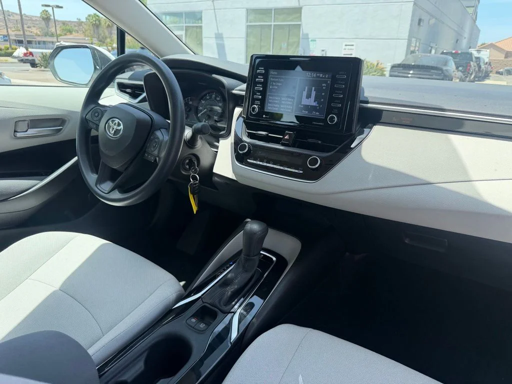 Used 2021 White Toyota L image 15
