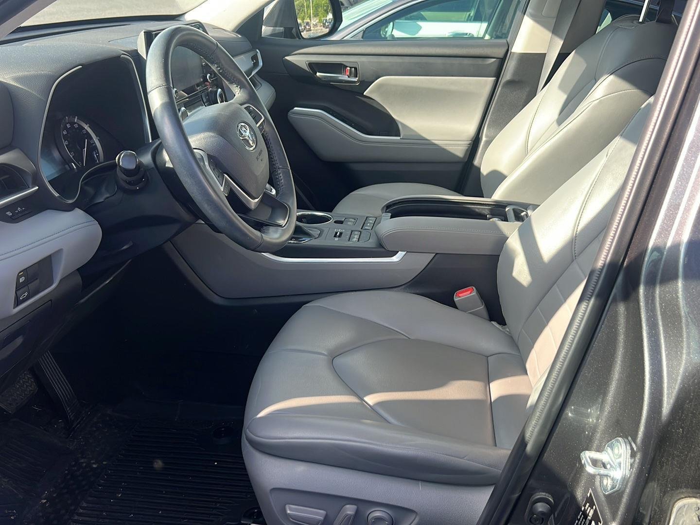 Used 2022 Magnetic Gray Metallic Toyota XLE image 8