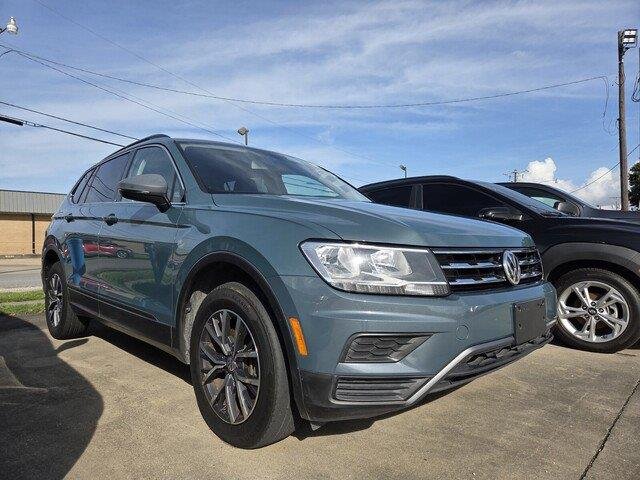 Used 2019 Silk Blue Metallic Volkswagen SE image 3