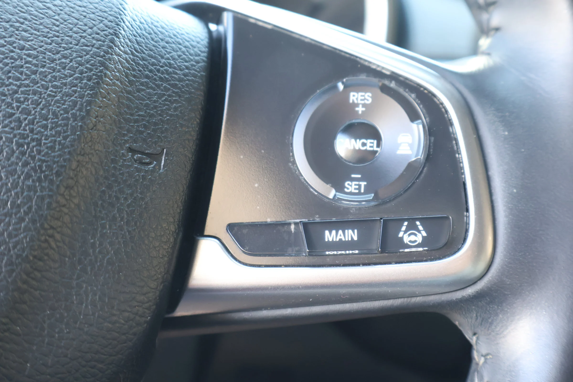 Used 2018 Modern Steel Metallic Honda Touring image 22