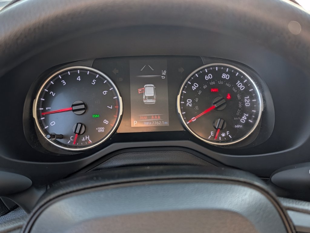 2021 Toyota RAV4 LE - Photo 19