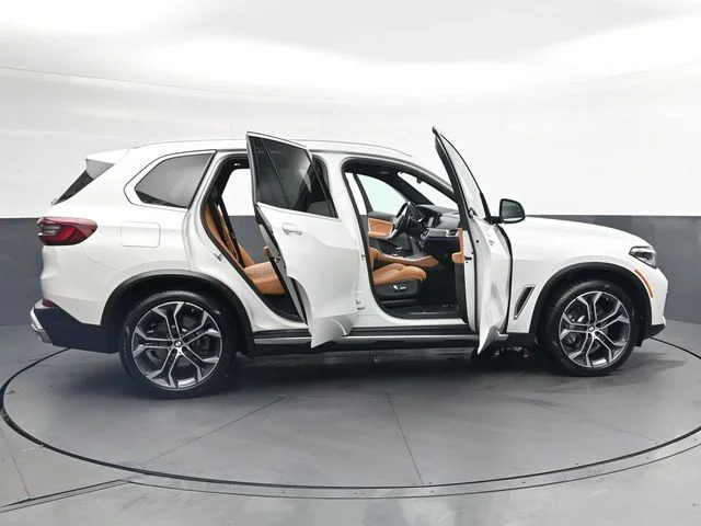 Used 2023 White BMW sDrive40i image 44