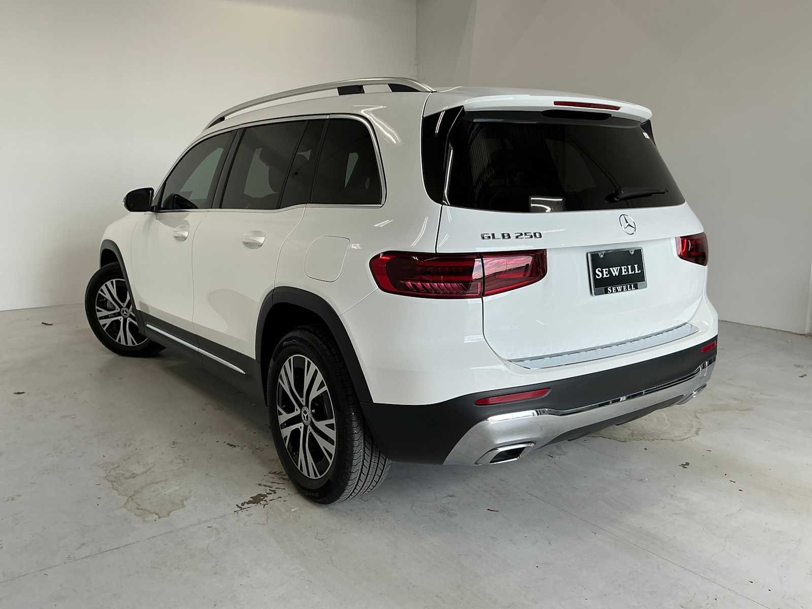Certified Used 2026 Polar White Mercedes-Benz GLB 250 image 6