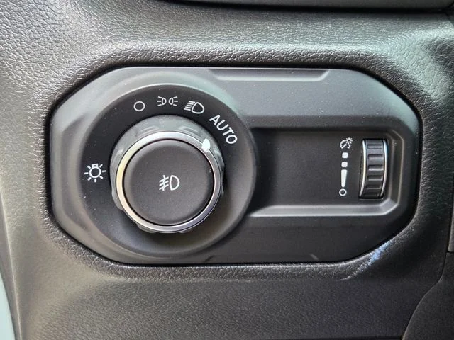 Used 2023  Jeep Sport S image 26