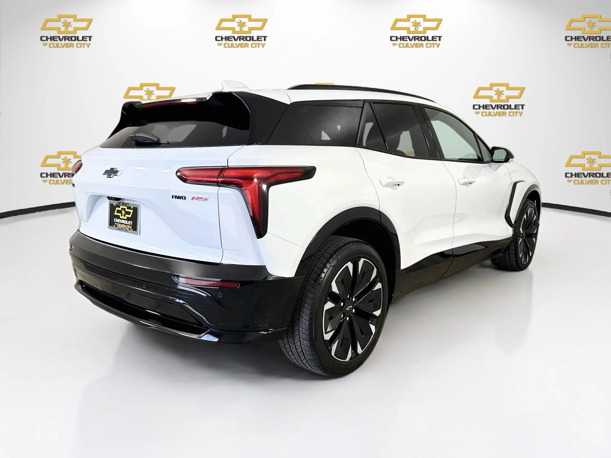 Used 2024 Summit White Chevrolet RS image 8