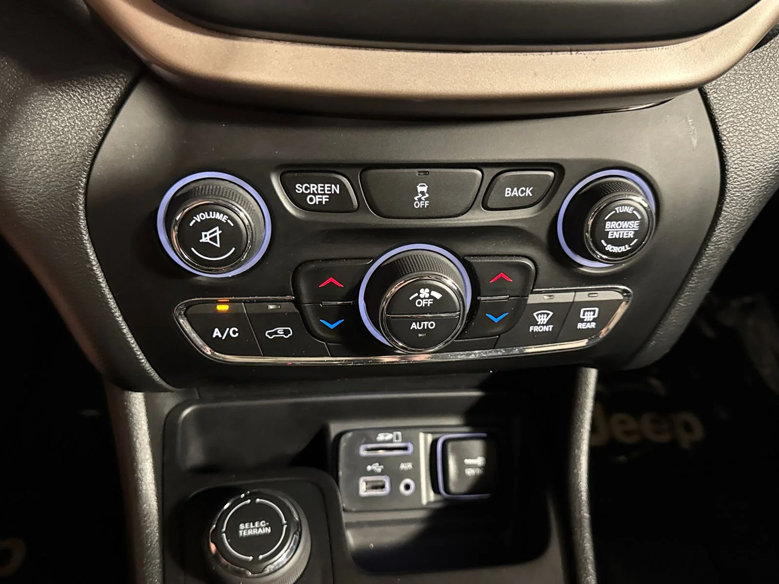 Used 2017 White Jeep Limited image 26