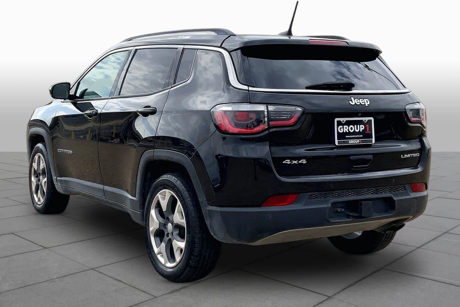 Used 2018 Diamond Black Crystal Pearlcoat Jeep Limited image 11
