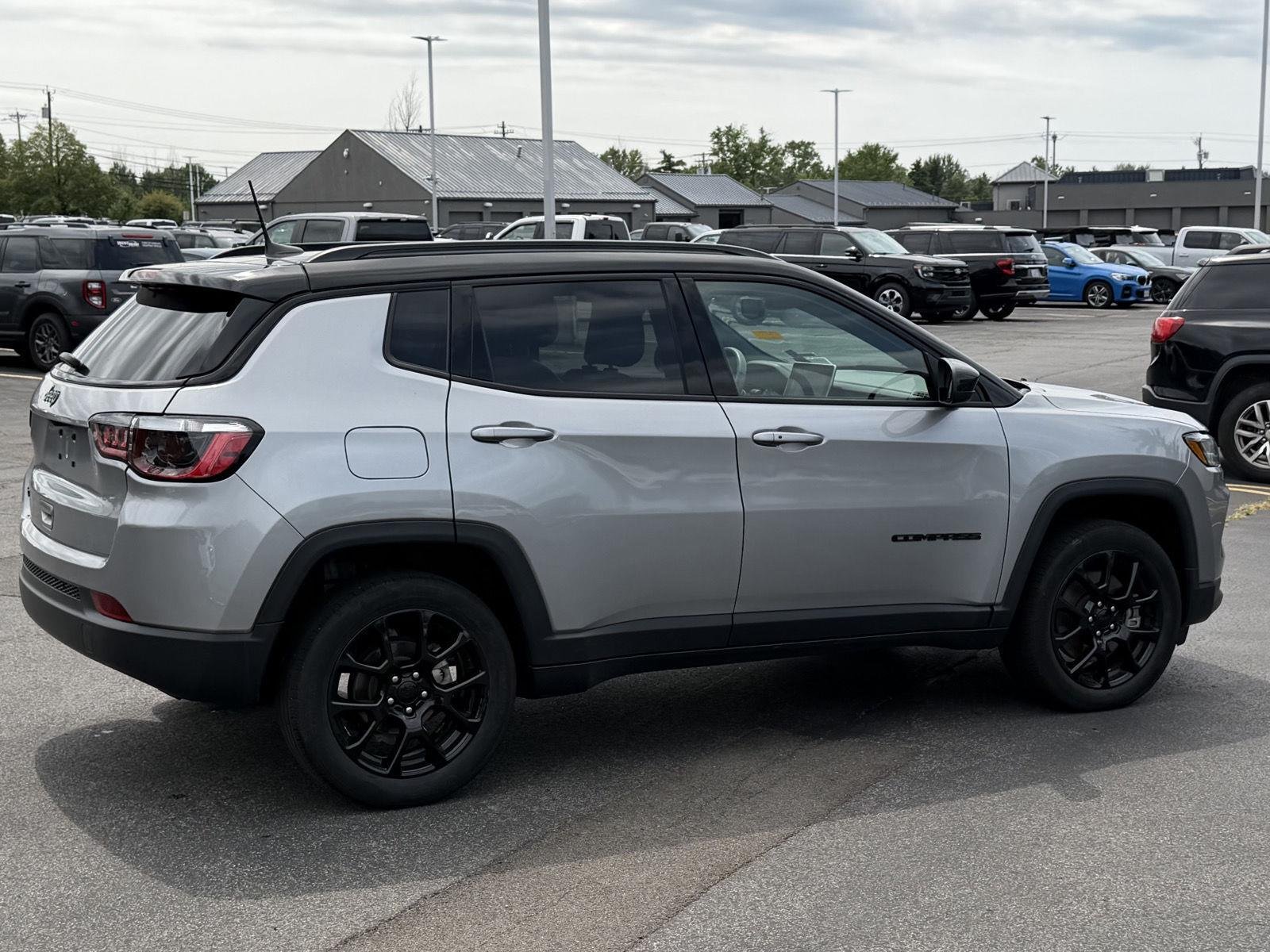 Used 2023 Billet Silver Metallic Clearcoat Jeep Altitude image 4