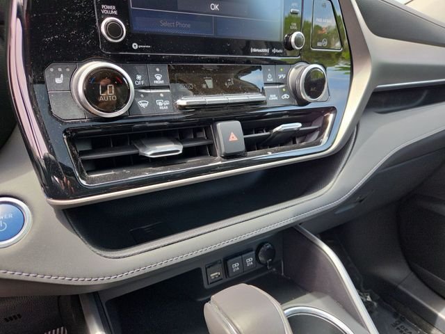 2021 Toyota Highlander XLE - Photo 18