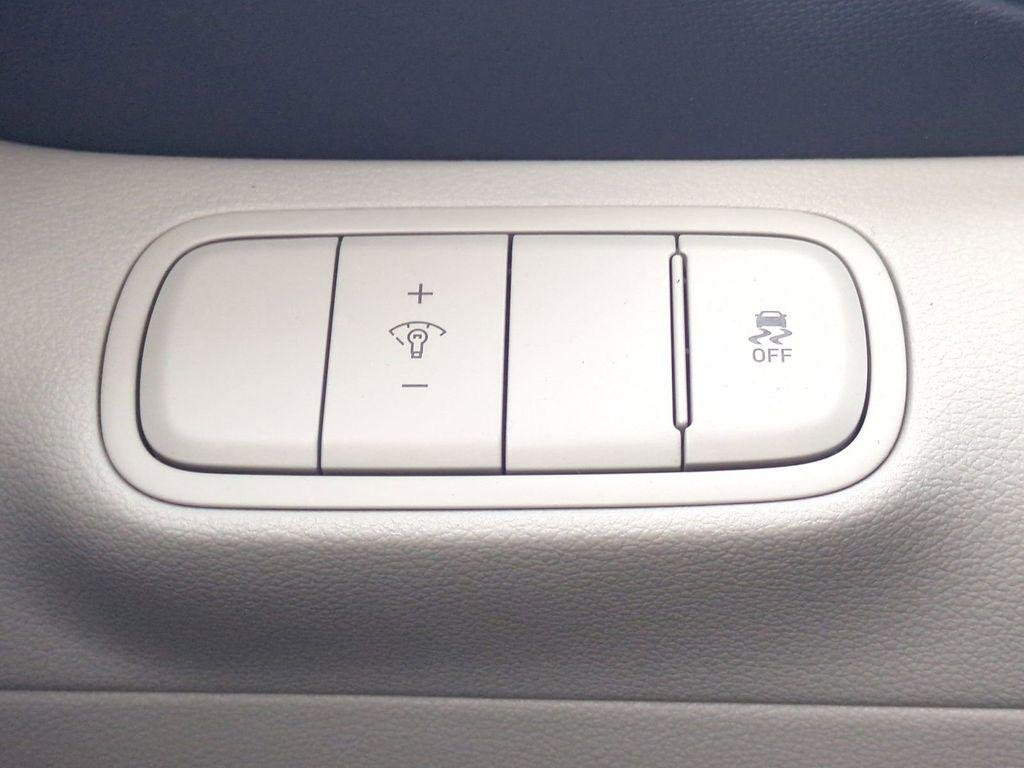 New 2026 White Hyundai SEL w/Two-Tone Roof image 26
