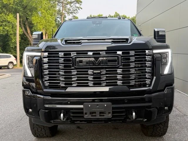 Used 2025 Onyx Black GMC Denali Ultimate image 4