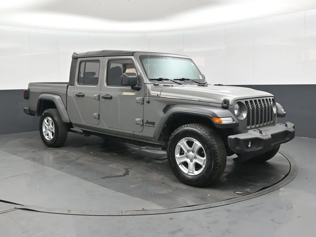 2021 Jeep Gladiator Sport's photo