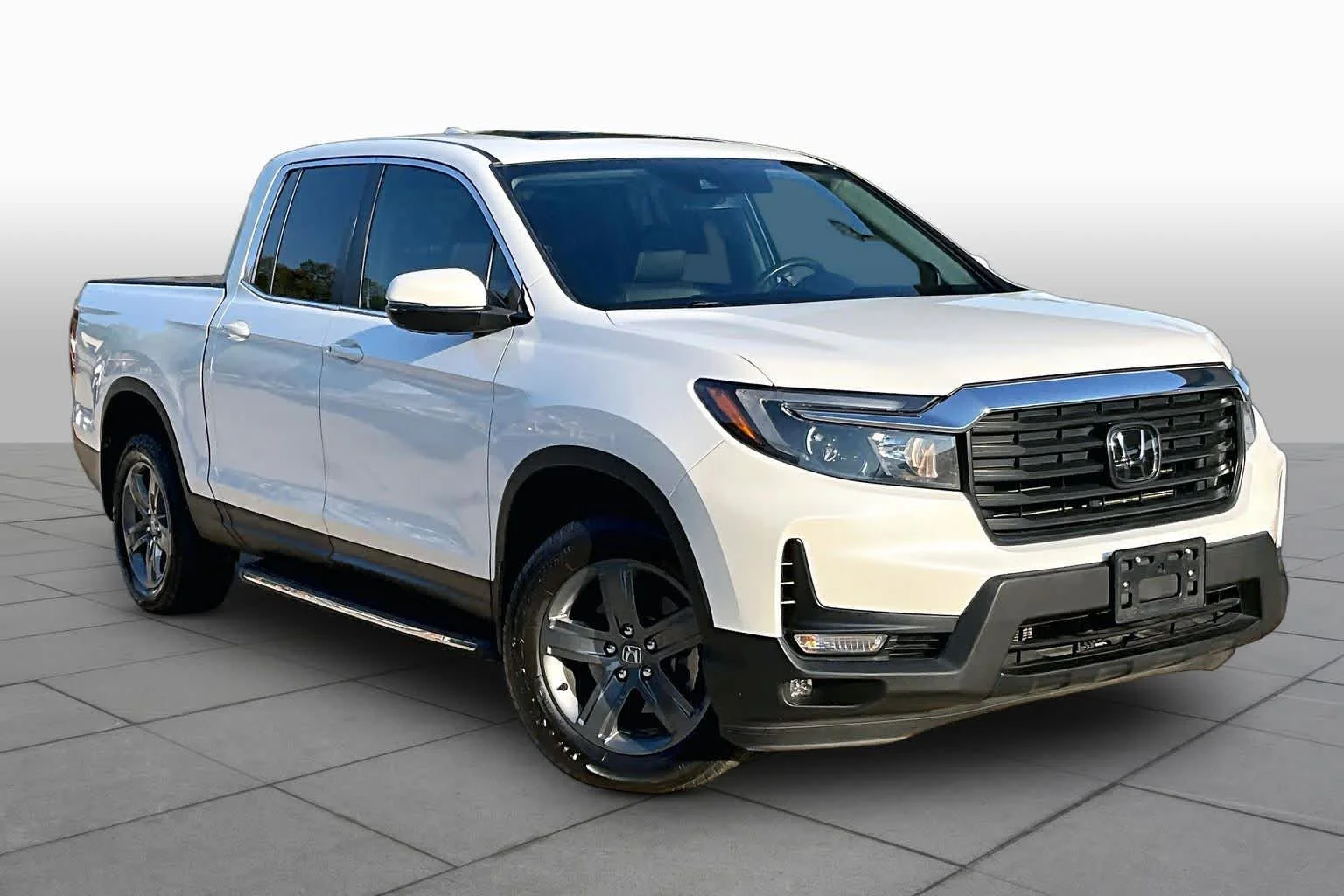 Certified Used 2022 Platinum White Pearl Honda RTL image 3