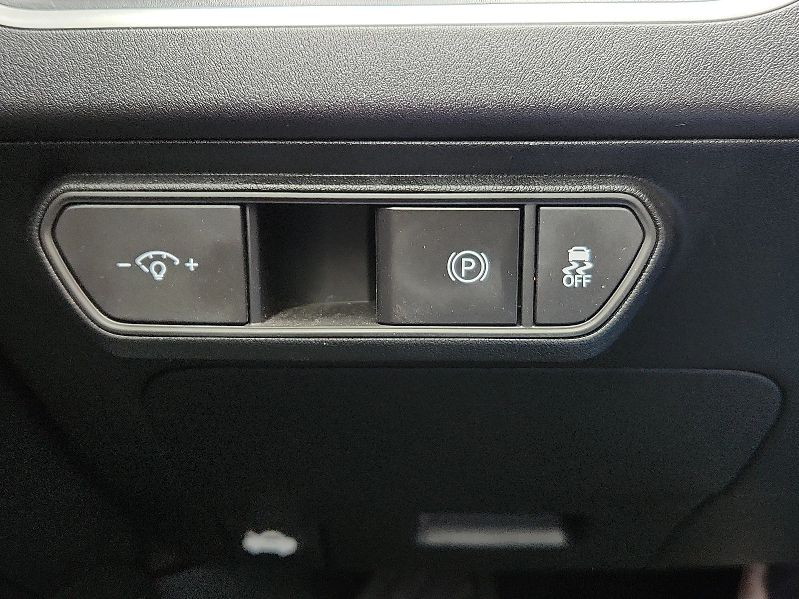 Used 2025 White Kia LXS image 21