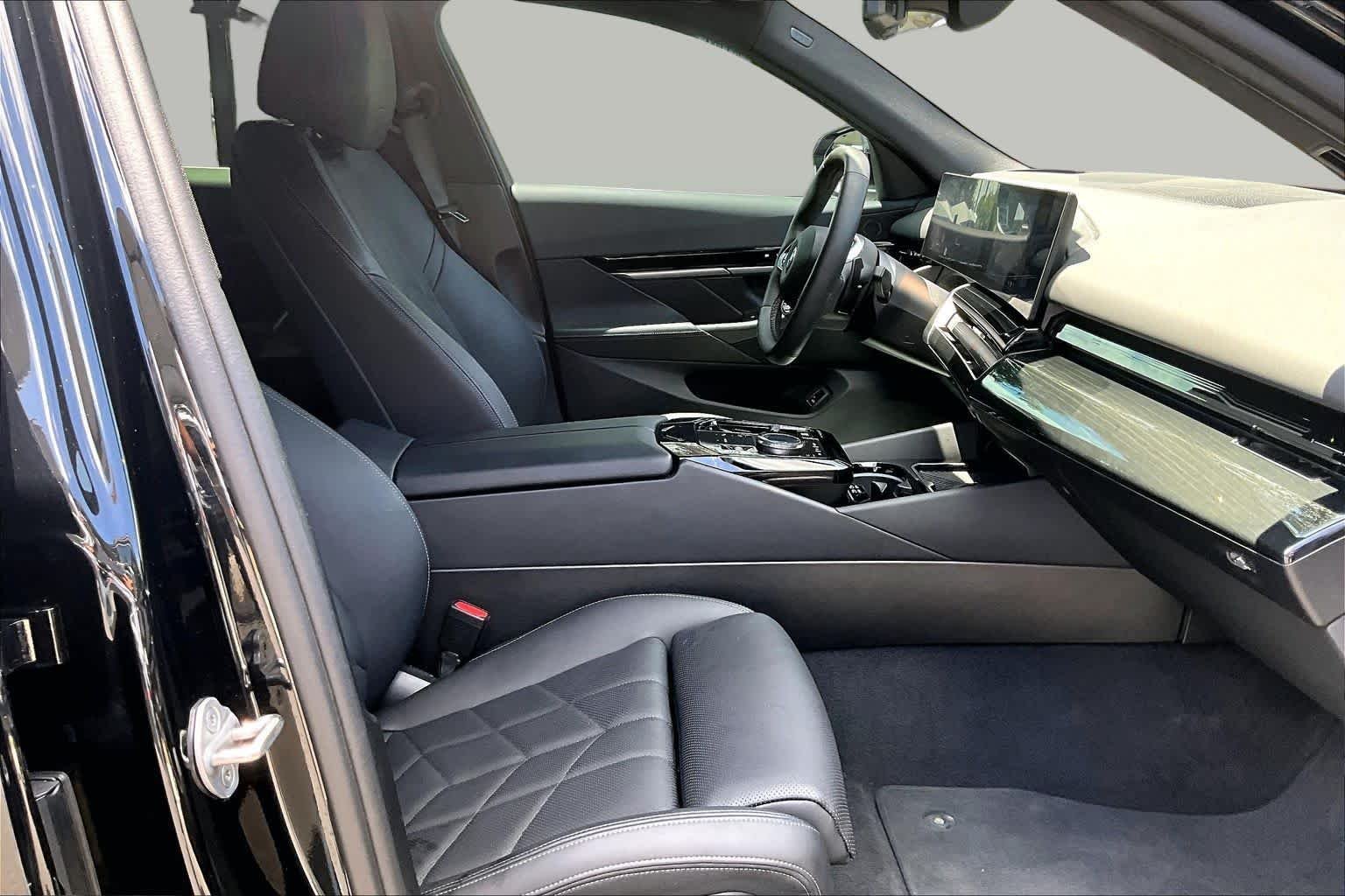 Used 2024 Black Sapphire Metallic BMW 530i image 9