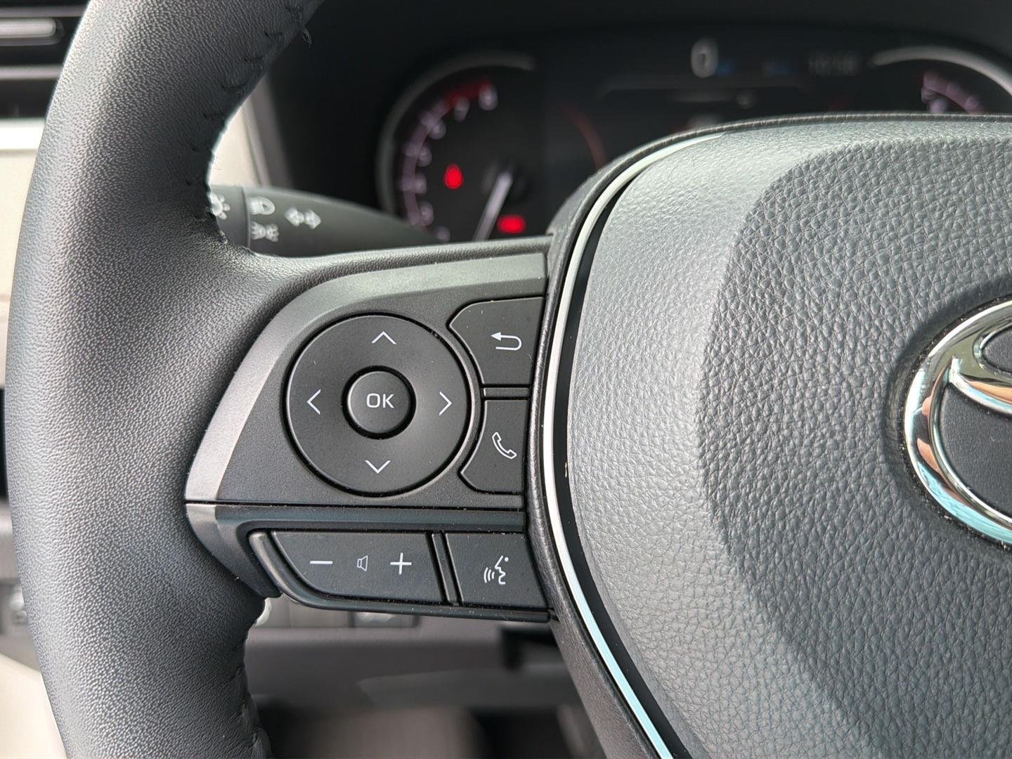 Used 2024 Ice Cap Toyota XLE image 21