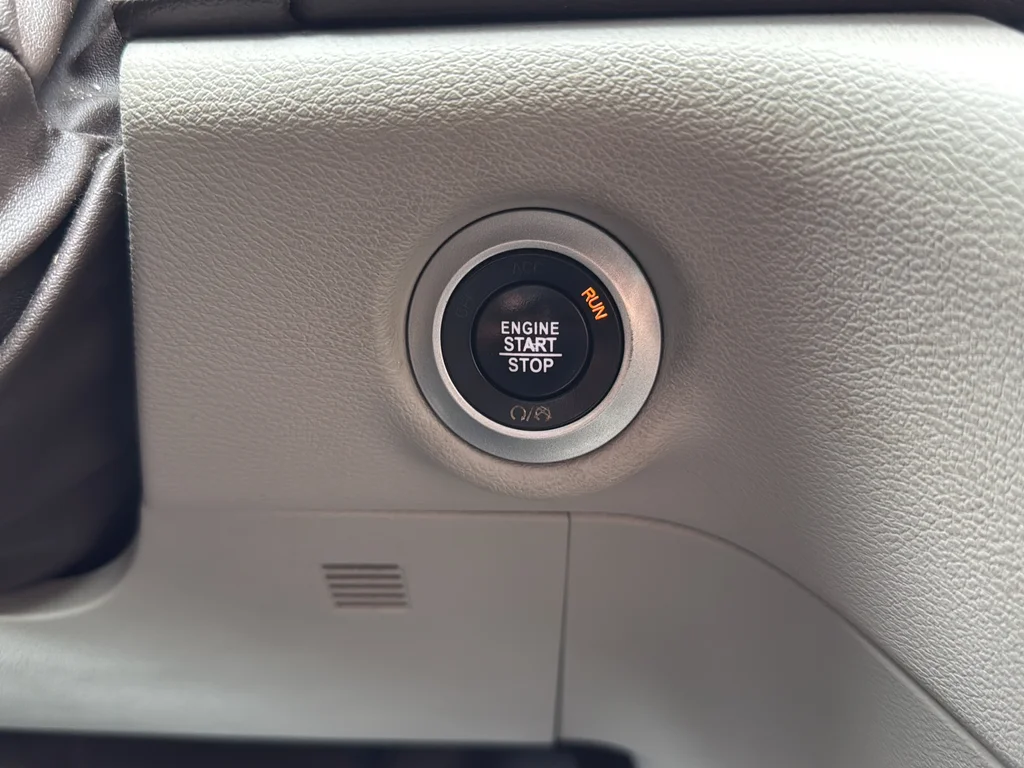Used 2017 White Chrysler Touring L image 13