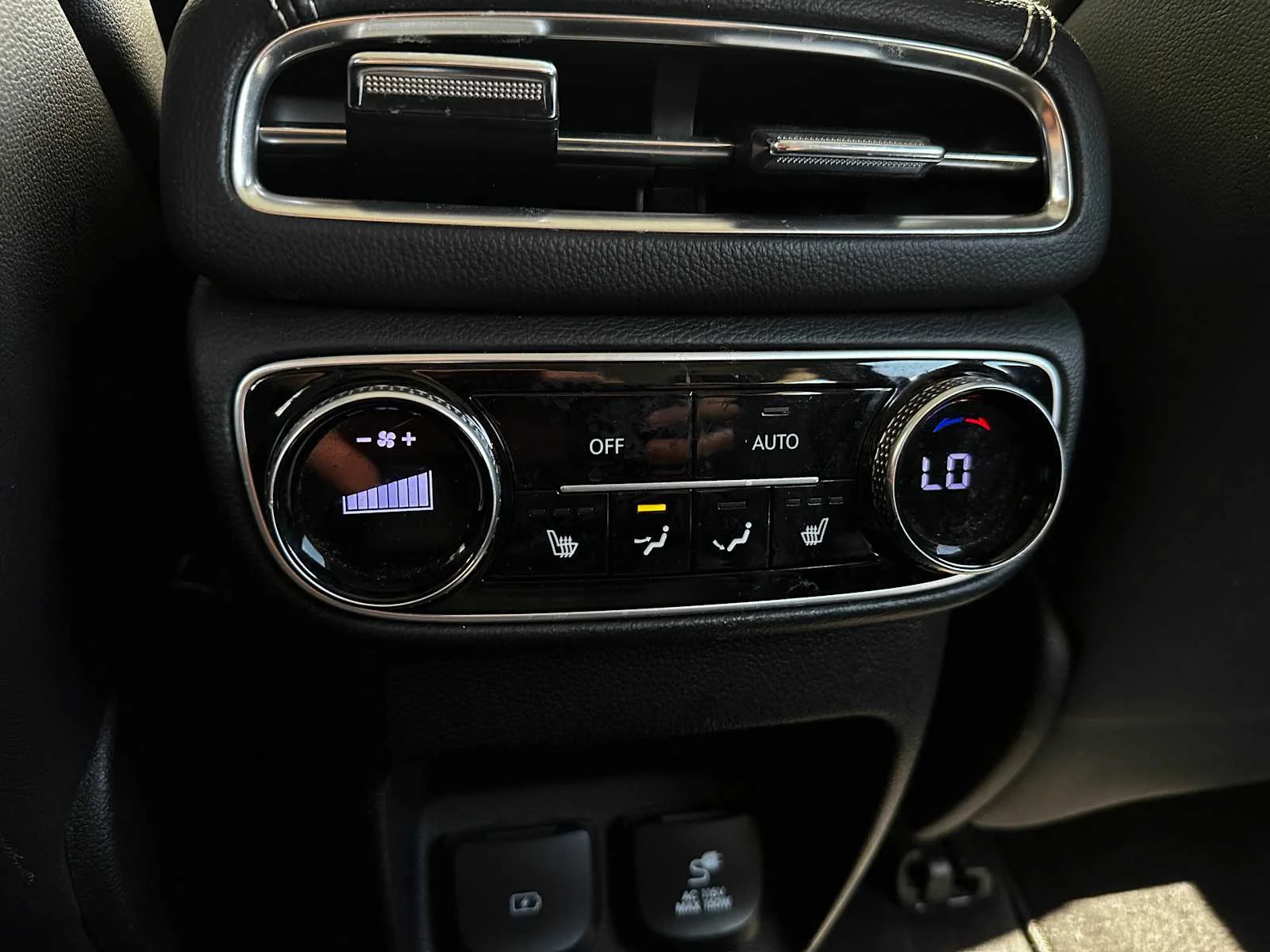 Used 2021  Genesis NA image 24