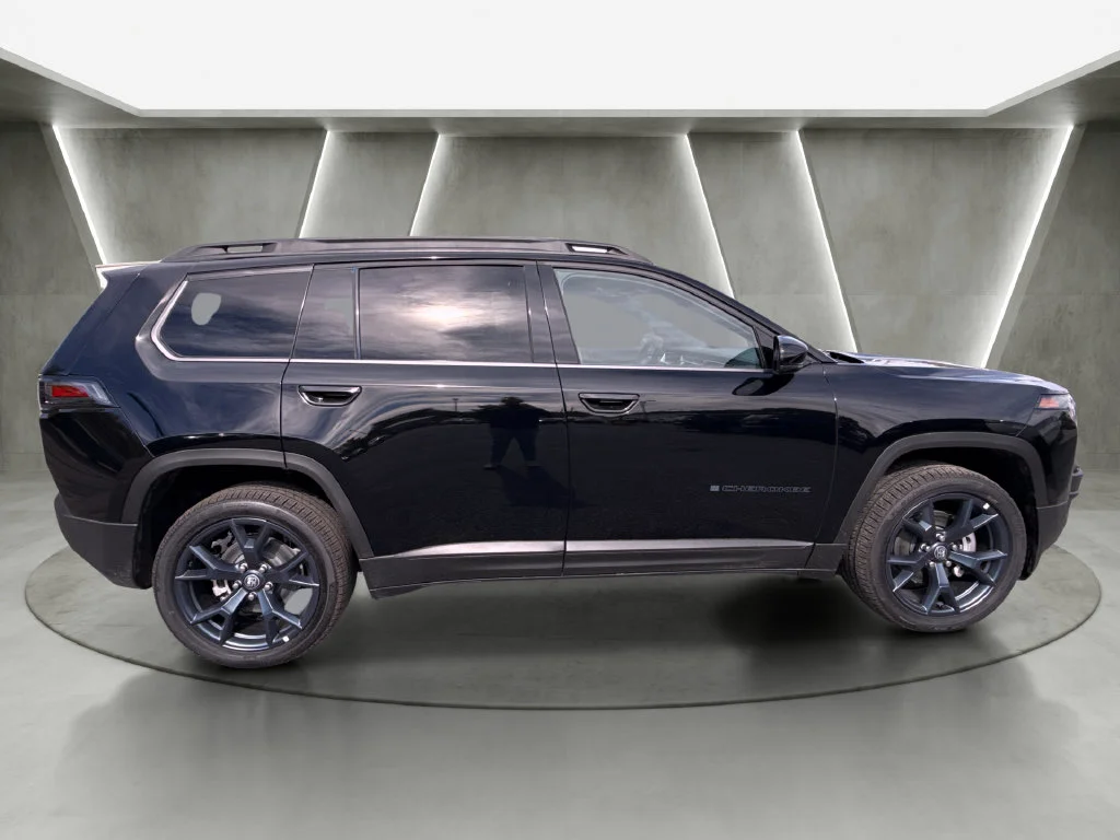 New 2026 Diamond Black Crystal Pearl-Coat Exterior Paint Jeep  image 2