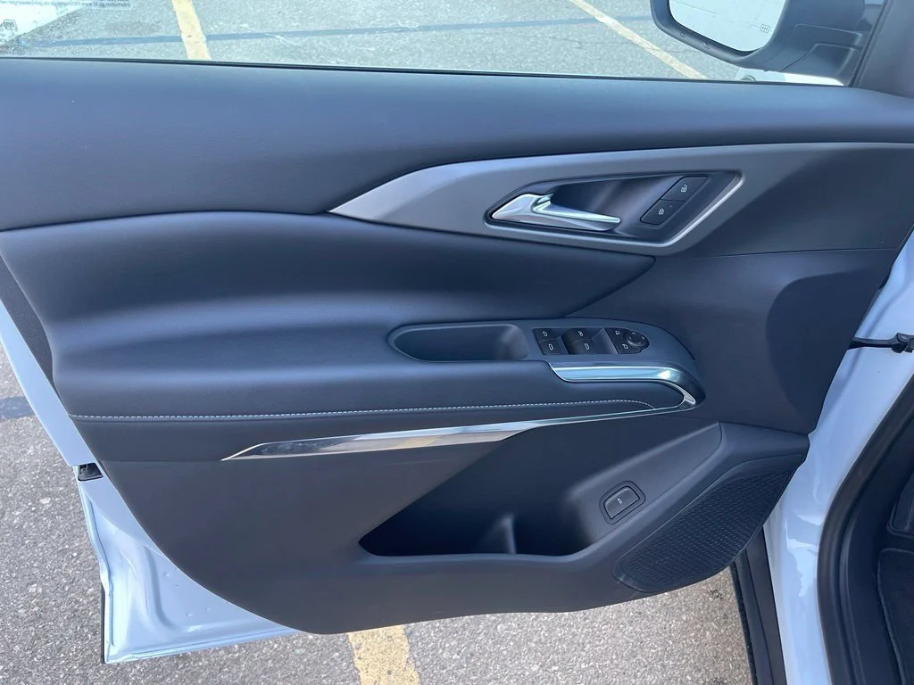 New 2027 Polar White Tricoat Chevrolet LT image 12