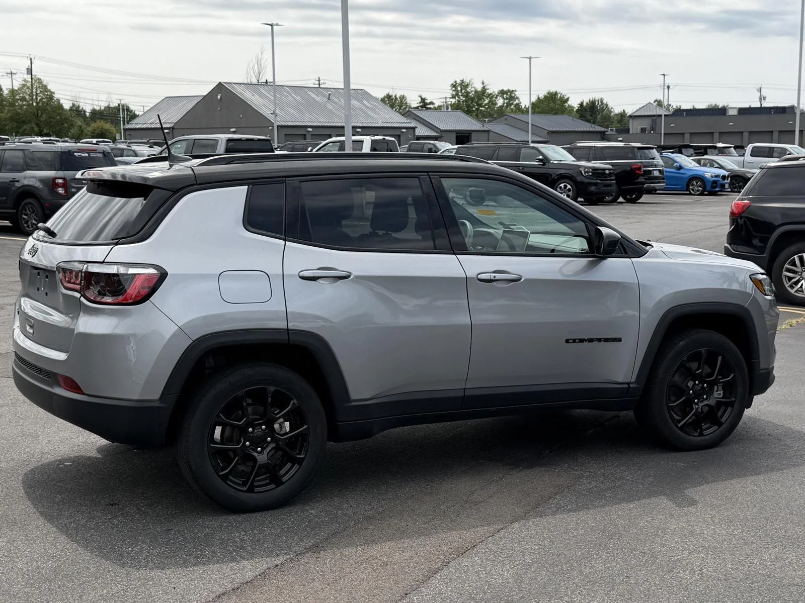 Used 2023 Billet Silver Metallic Clearcoat Jeep Altitude image 4