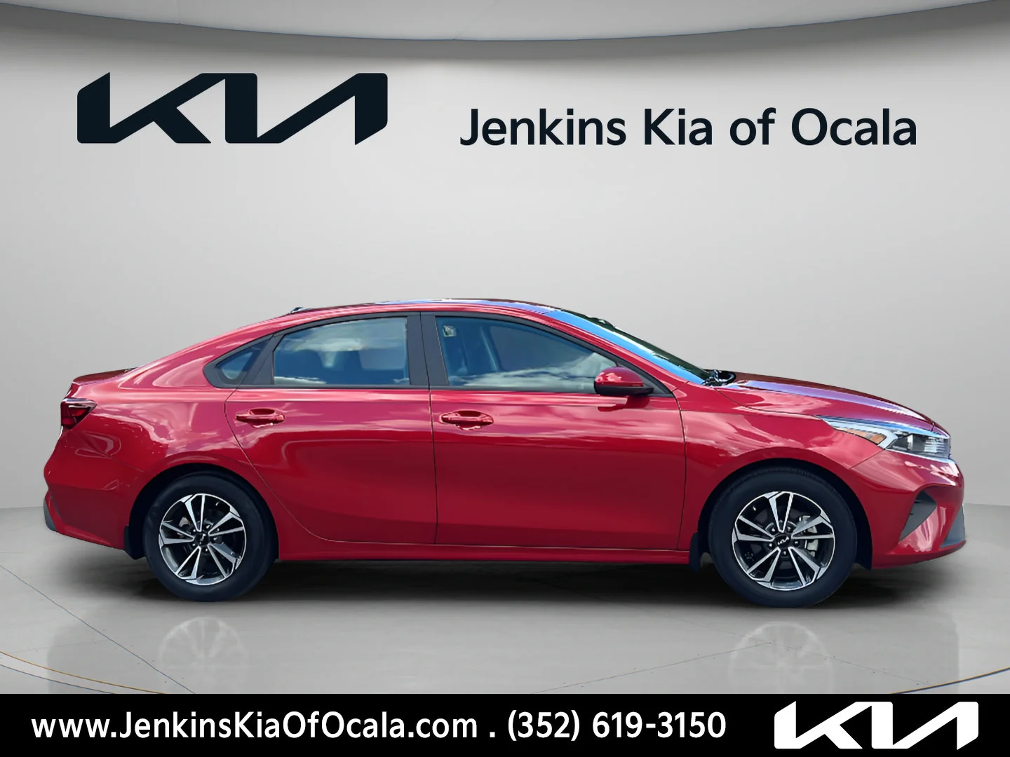 Used 2024 Currant Red Kia LXS image 2