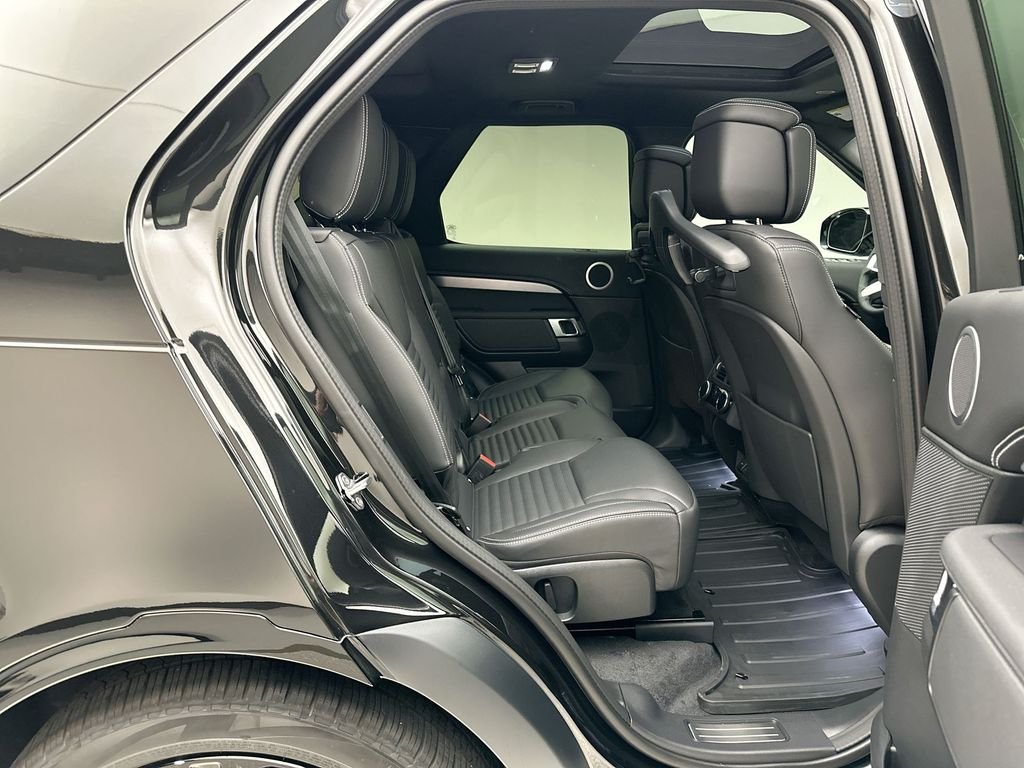 New 2026 Santorini Black Land Rover Dynamic SE image 7
