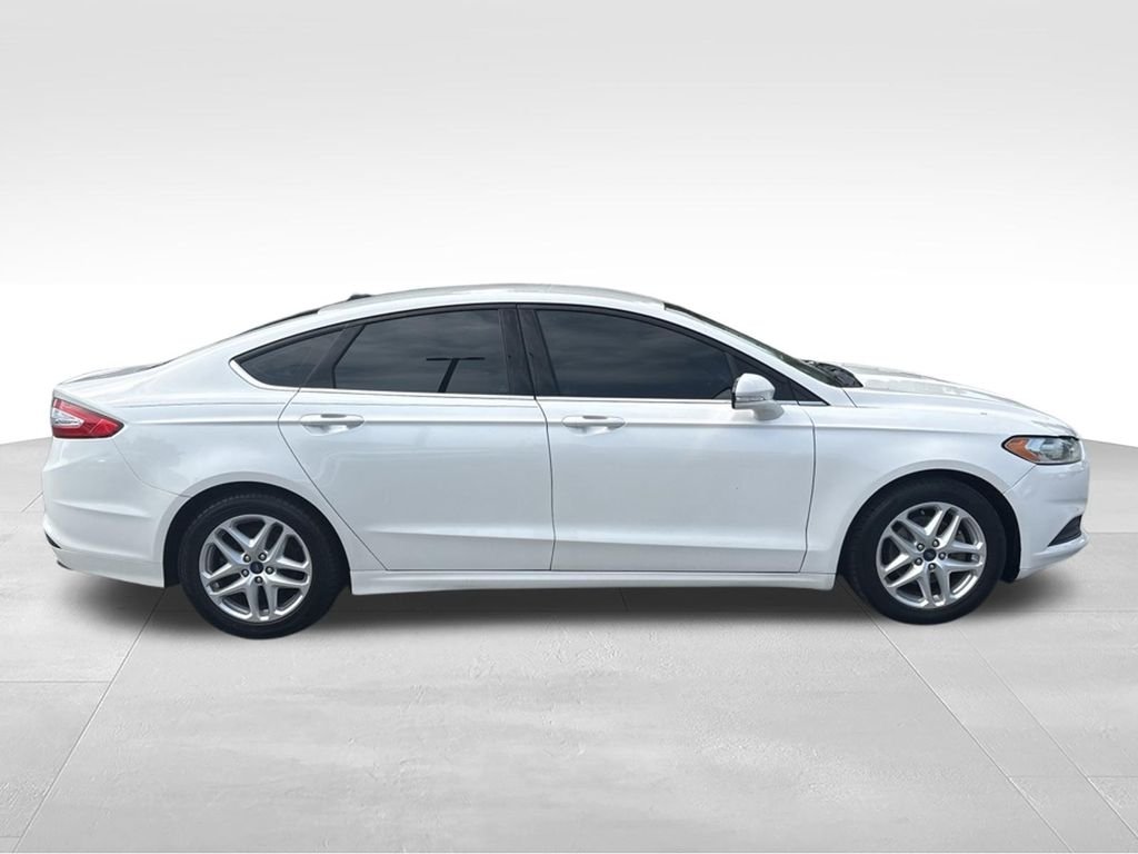 Used 2016 White Ford SE image 5