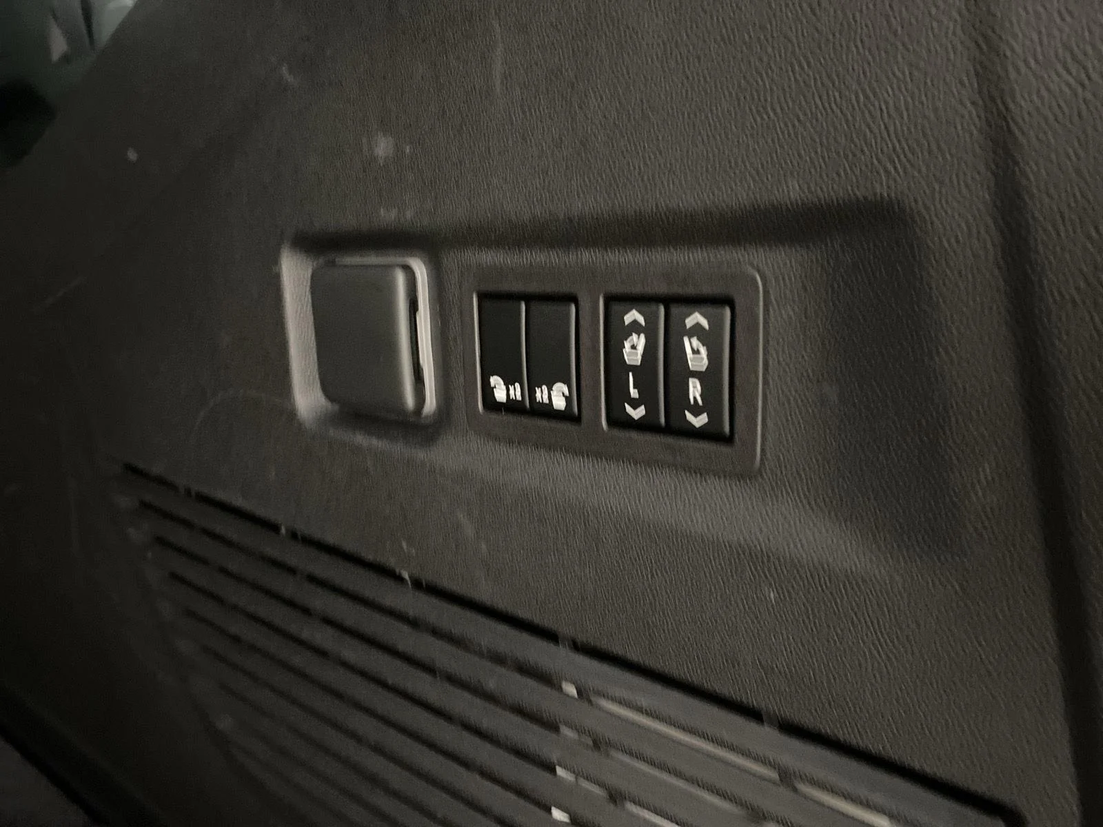 Used 2023 Onyx Black GMC Denali Ultimate image 22
