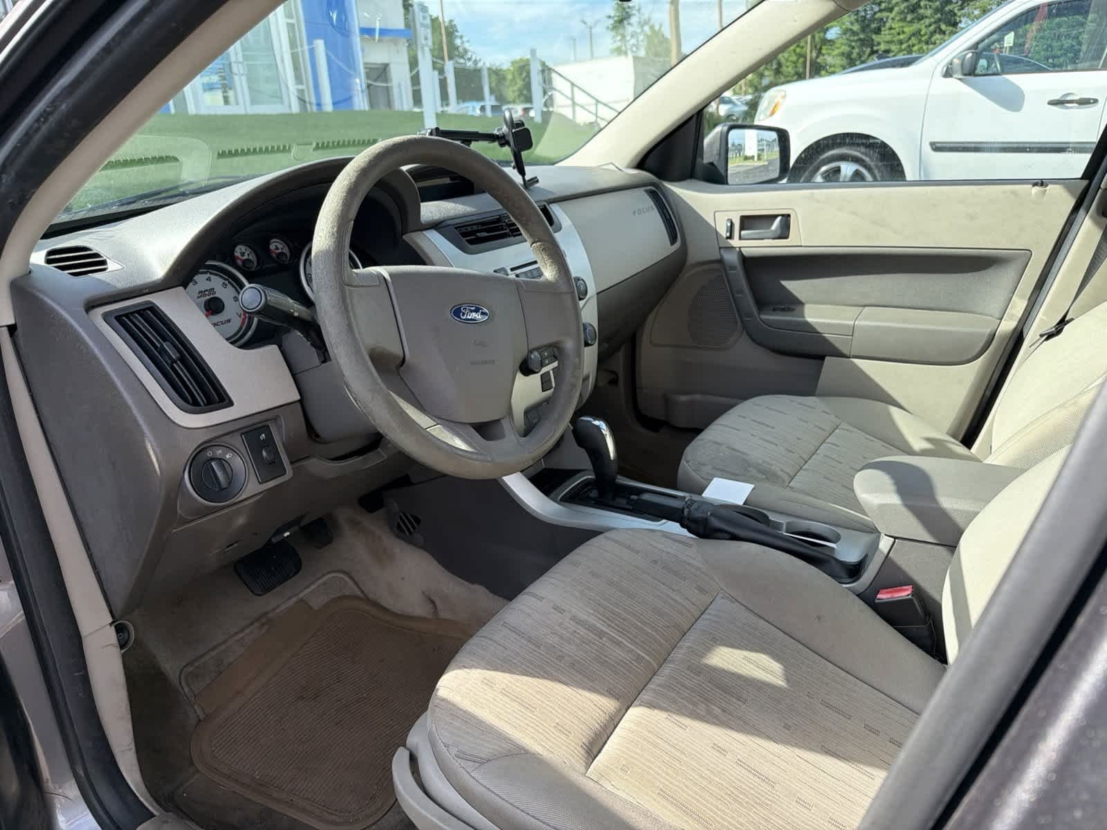 Used 2010  Ford SE image 10