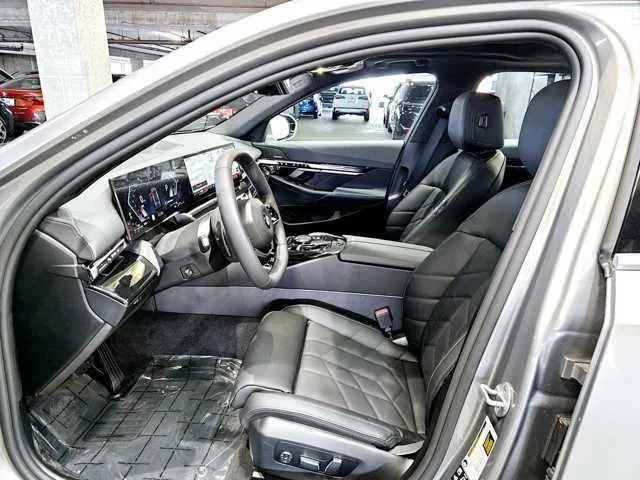 Certified Used 2025 Oxide Grey Met BMW xDrive image 24