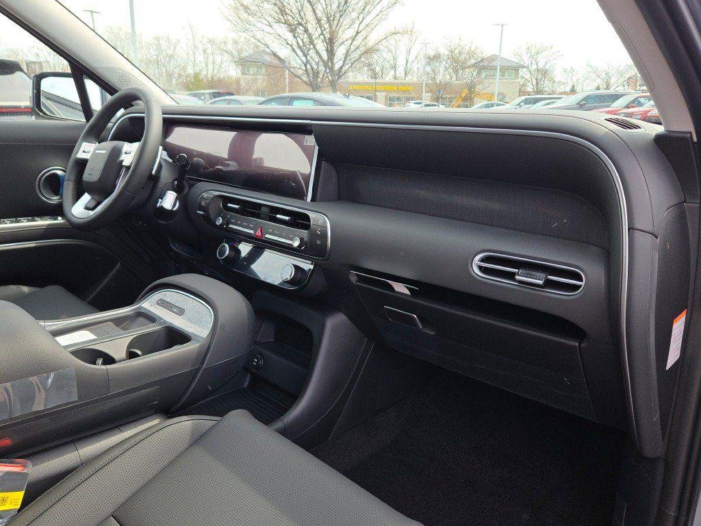 New 2026 Gray Hyundai SEL 7P image 8
