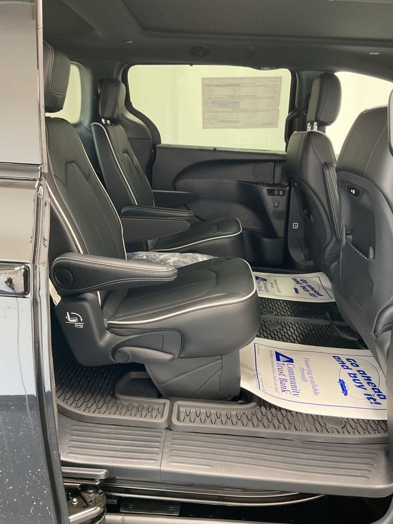 2025 Chrysler Pacifica Limited - Photo 21