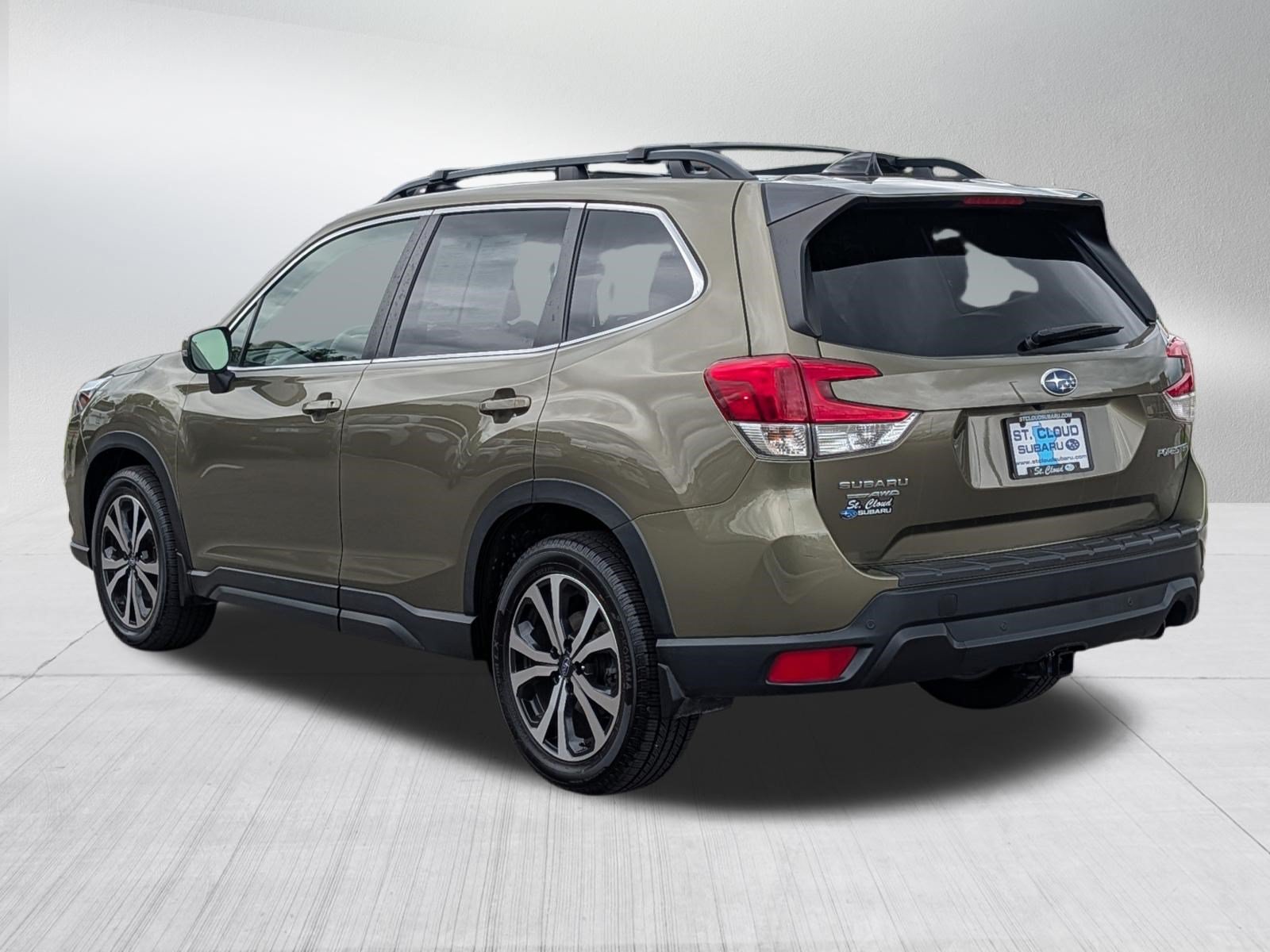 Used 2024 Autumn Green Metallic Subaru Limited image 5