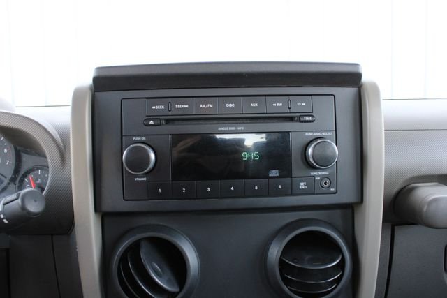Used 2009 Green Jeep X image 11