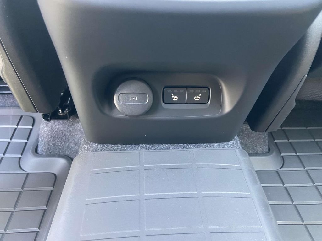 2026 Volvo XC40 Plus - Photo 24