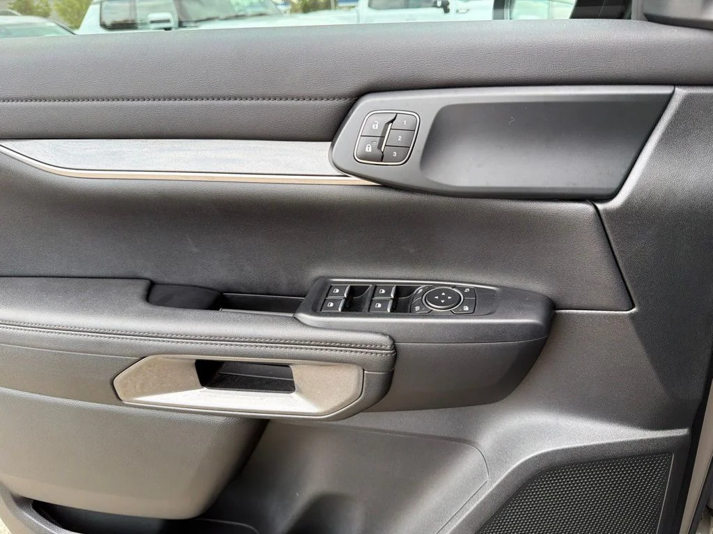 Used 2025 Gray Ford Lariat image 18