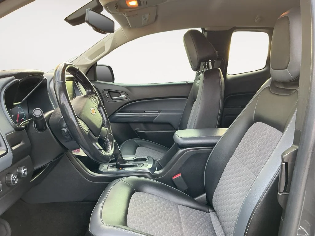 Used 2017 CYBER GRAY METALLIC Chevrolet 4WD Z71 image 16