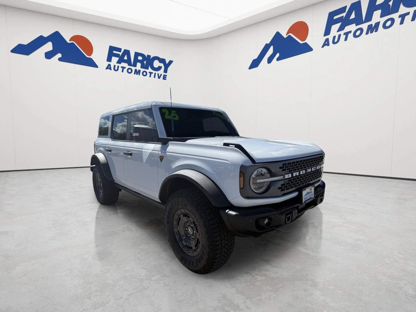 Used 2025 Oxford White Ford Badlands image 7