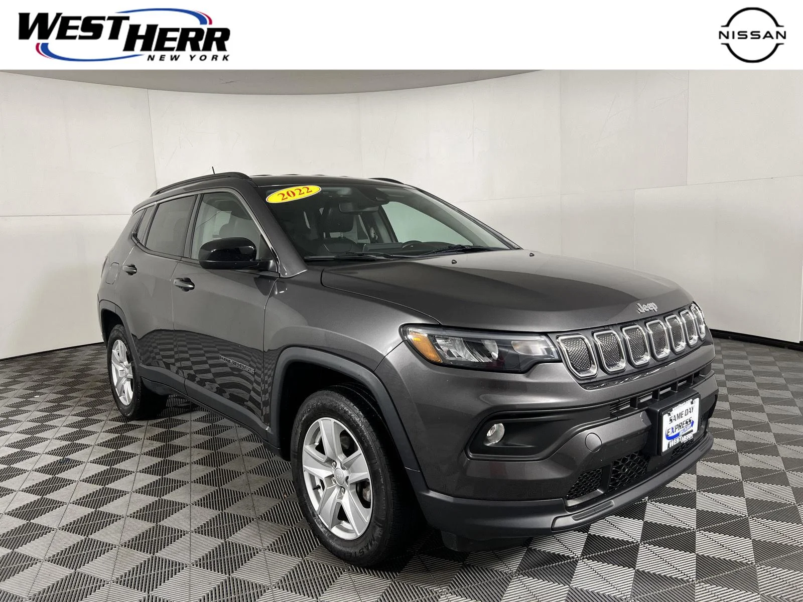 Used 2022 Granite Crystal Metallic Clearcoat Jeep Latitude image 1