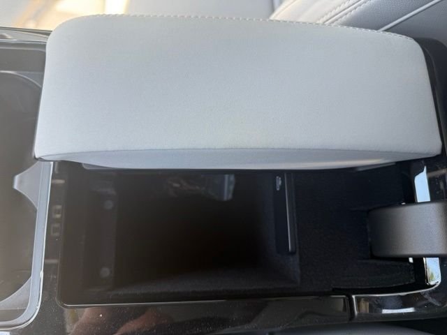 Certified Used 2026 White Land Rover Dynamic SE image 24