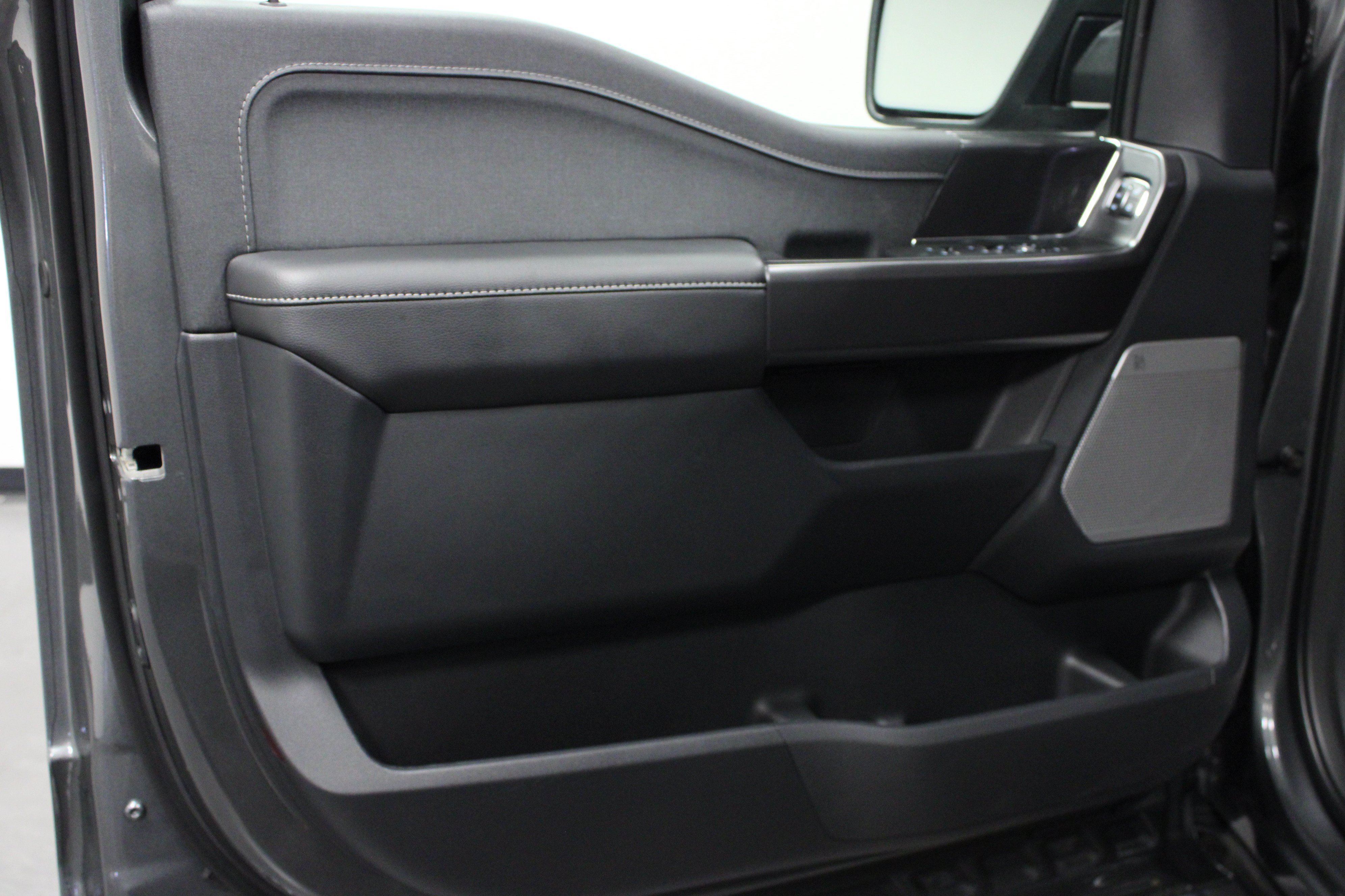 New 2026 Carbonized Gray Metallic Ford LARIAT image 11