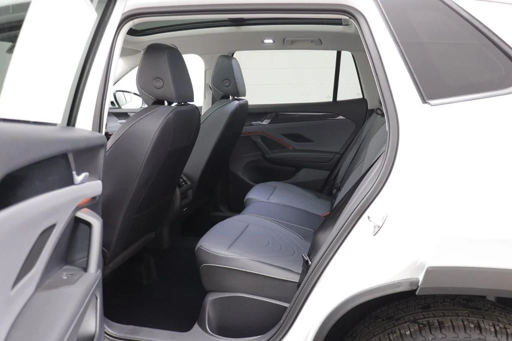 2026 Volkswagen Tiguan SE - Photo 14
