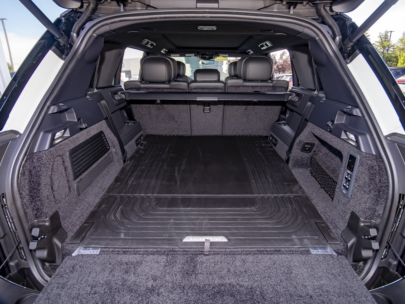New 2026 Fuji White Land Rover Autobiography image 52