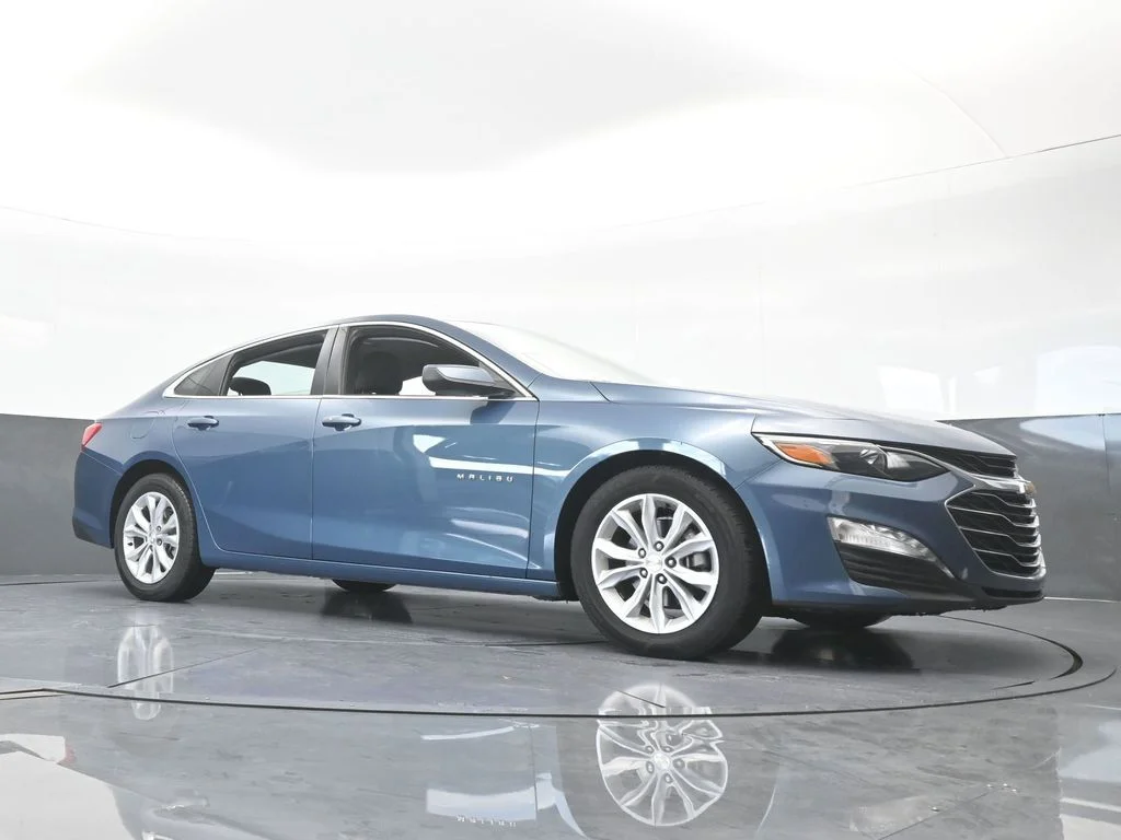 Used 2025 Lakeshore Blue Metallic Chevrolet LT image 59