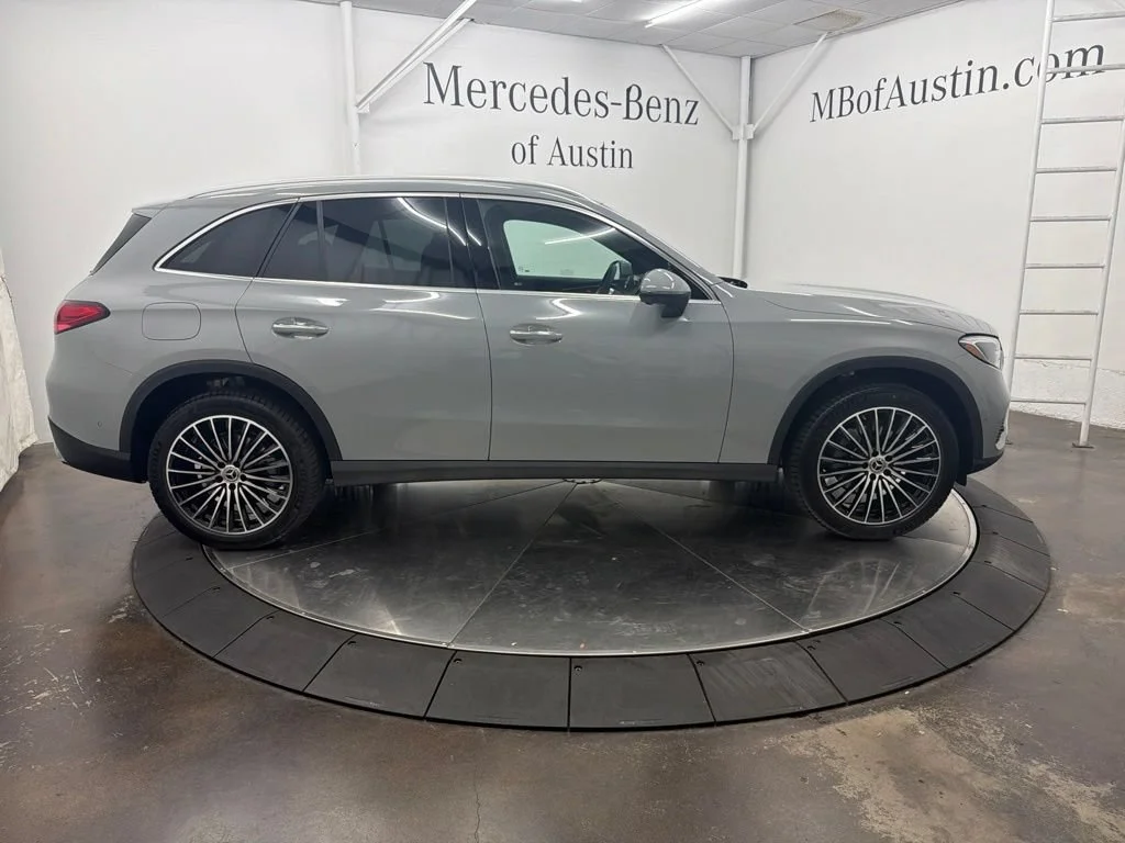 New 2027 White Mercedes-Benz GLC 300 image 8